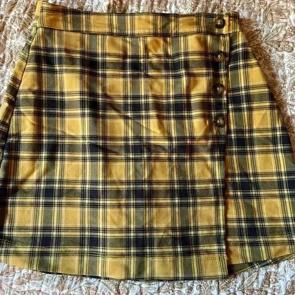 Hollister Women’s Small Y2K Preppy Yellow and Black Plaid Mini Skirt